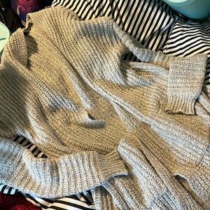 Cute !! Oversized sweater.. no visible defects no size